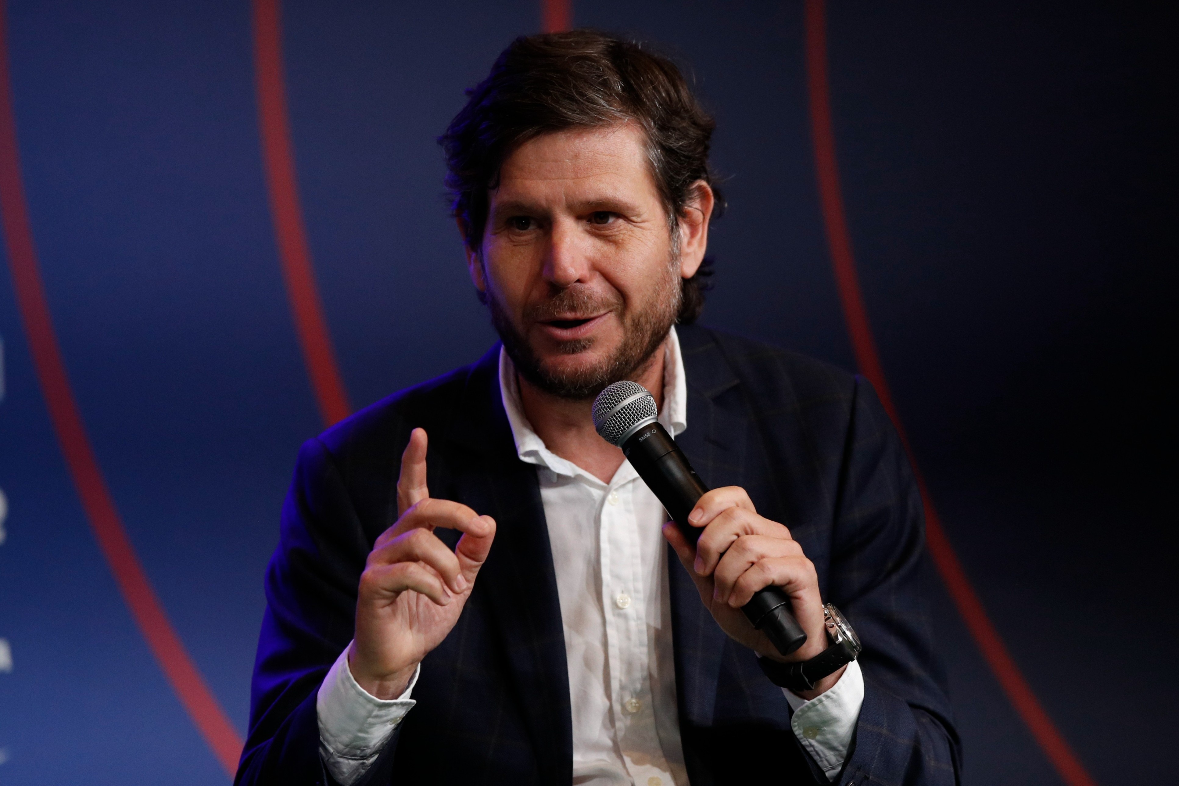 Barca dot ngot chia tay giam doc the thao hinh anh