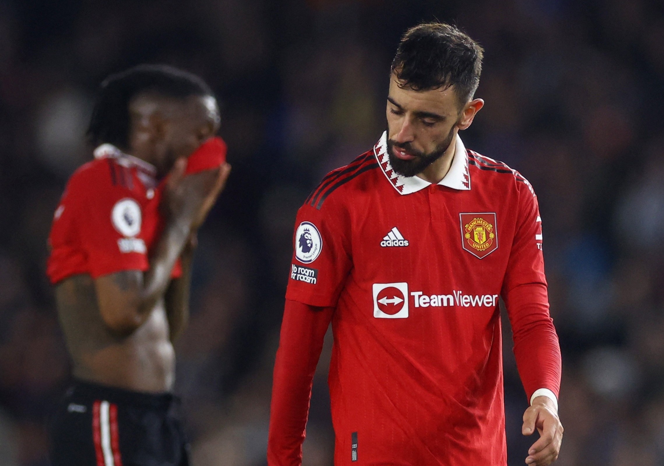 Chiec mat na cua MU bi go bo hinh anh