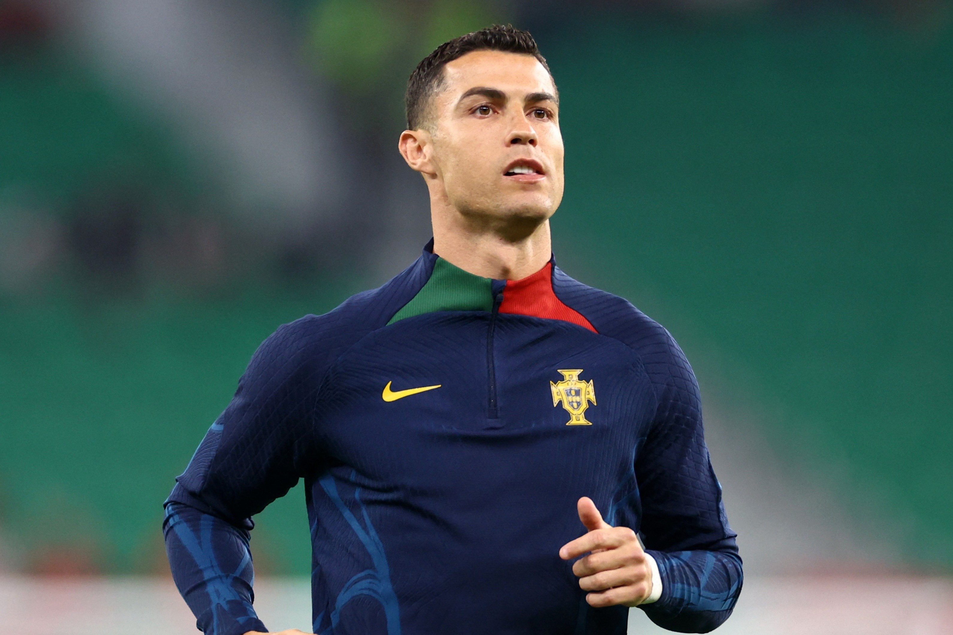 HLV Newcastle len tieng ve co hoi mua Ronaldo va Neymar hinh anh