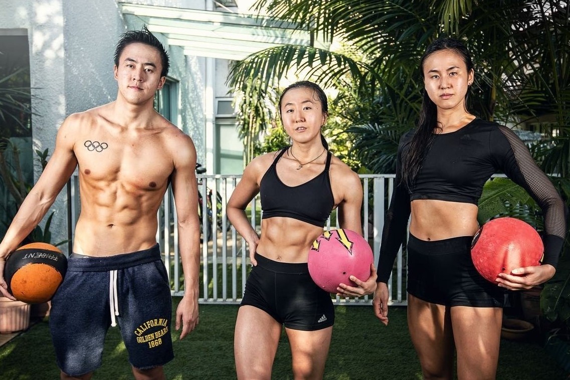 Ba chi em ruot nam giu suc manh cua boi loi Singapore hinh anh