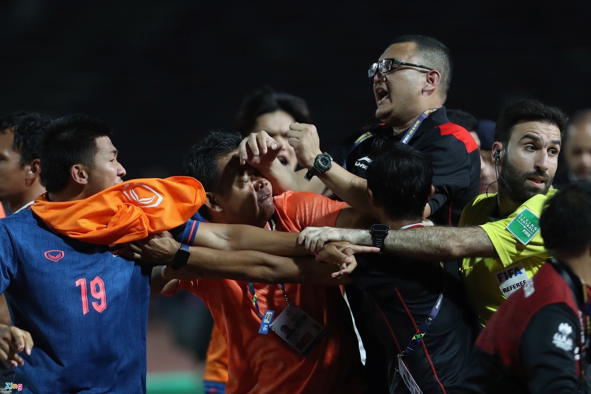 Truyen thong the gioi bat ngo vi man hon chien o chung ket SEA Games hinh anh