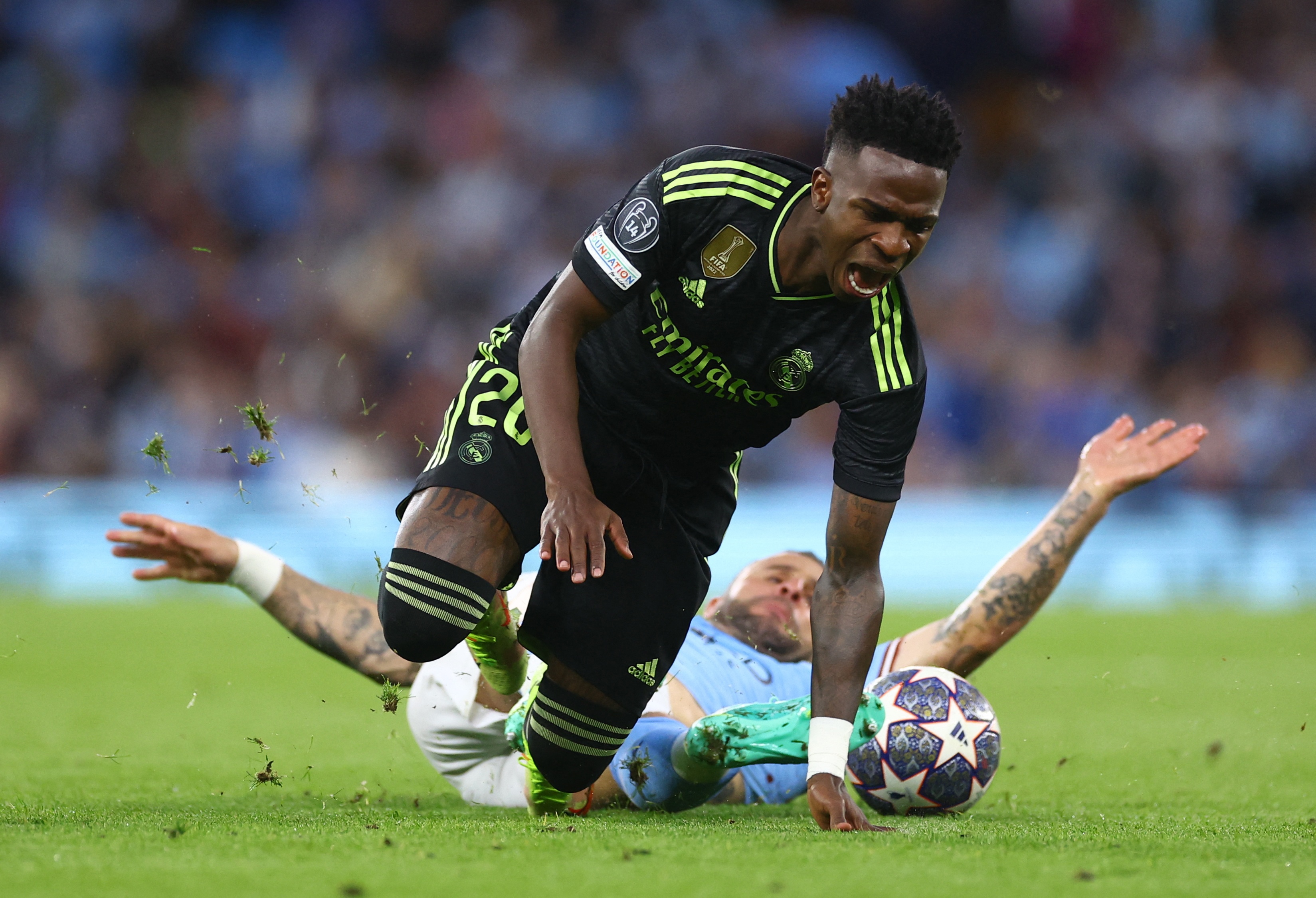 Vi sao Real Madrid tham bai truoc Man City? hinh anh