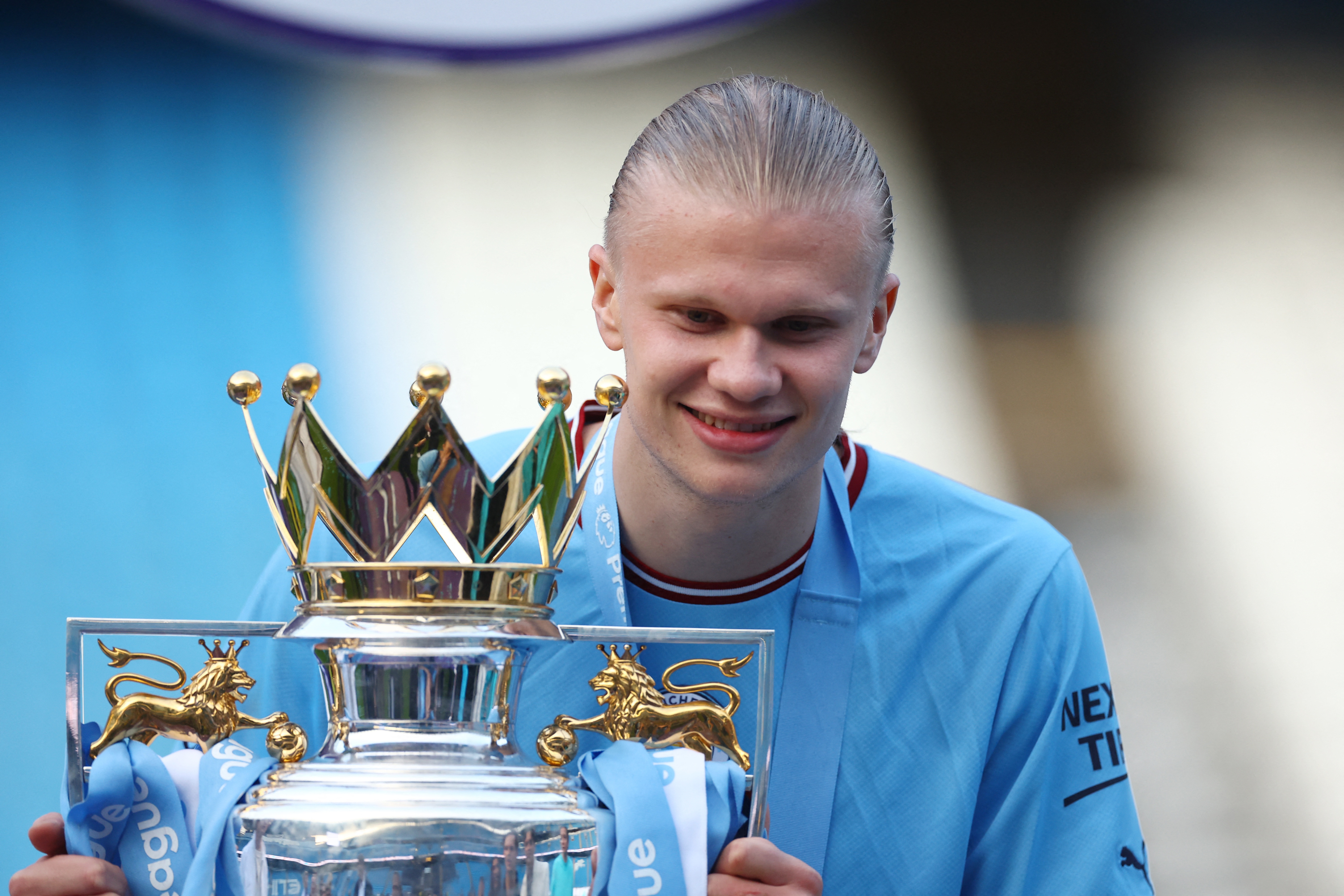 Haaland thang giai Cau thu hay nhat mua Premier League hinh anh