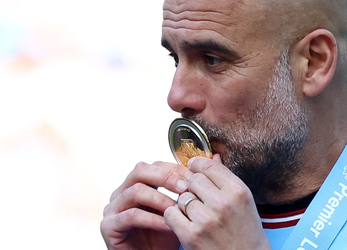 Pep va Sir Alex, ai hay hon? hinh anh