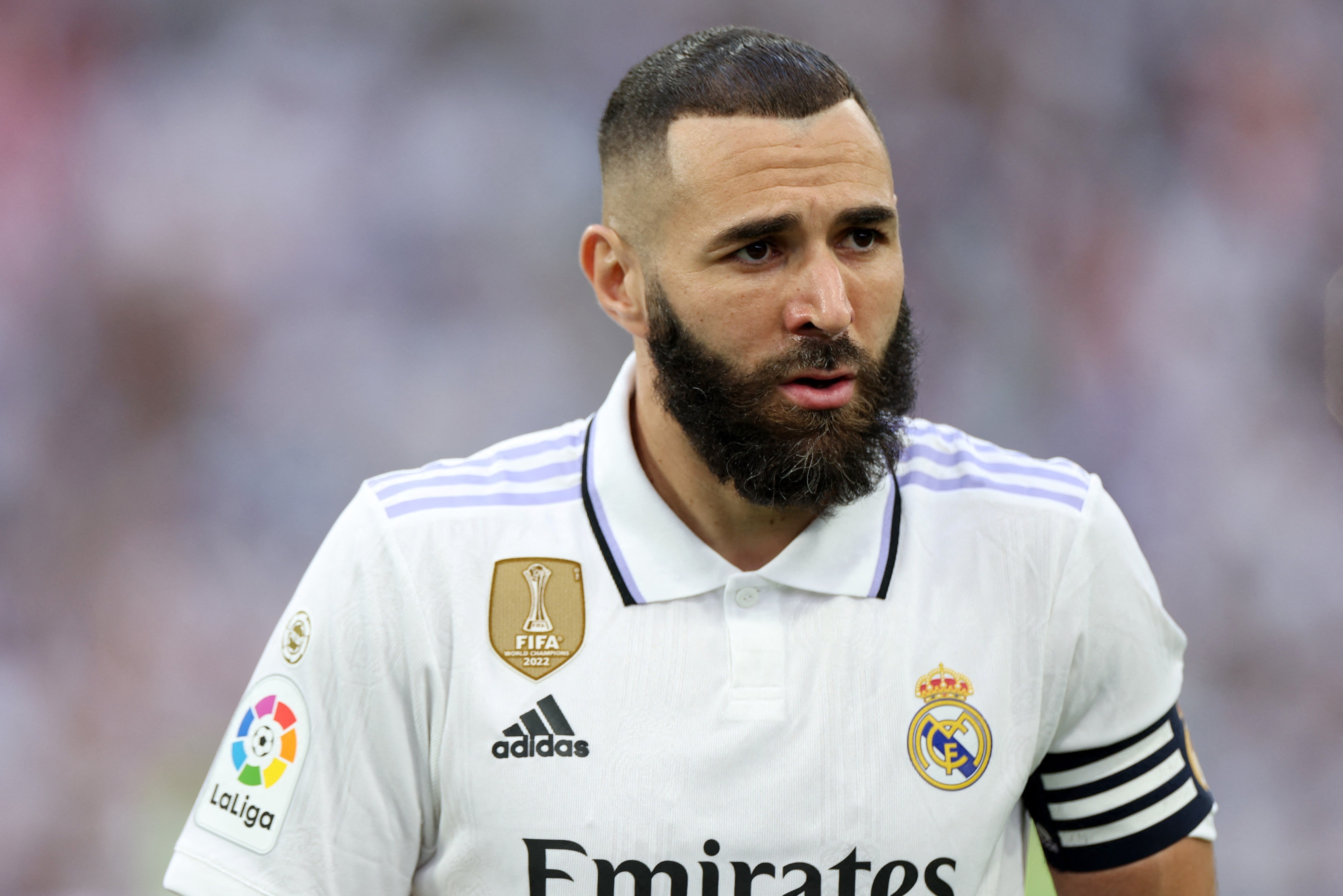 Ly do Benzema doi y muon o lai Real Madrid hinh anh