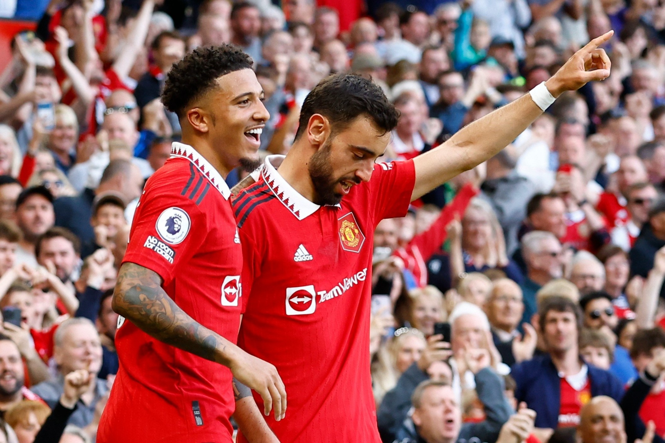 Man Utd dang dung yen hay tien len? hinh anh