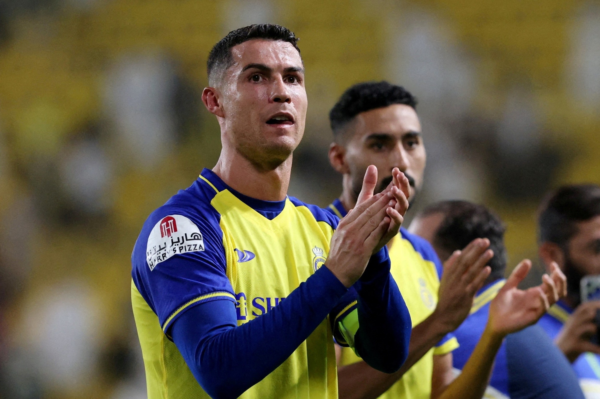 Chu so huu Newcastle thau tom doi bong cua Ronaldo hinh anh