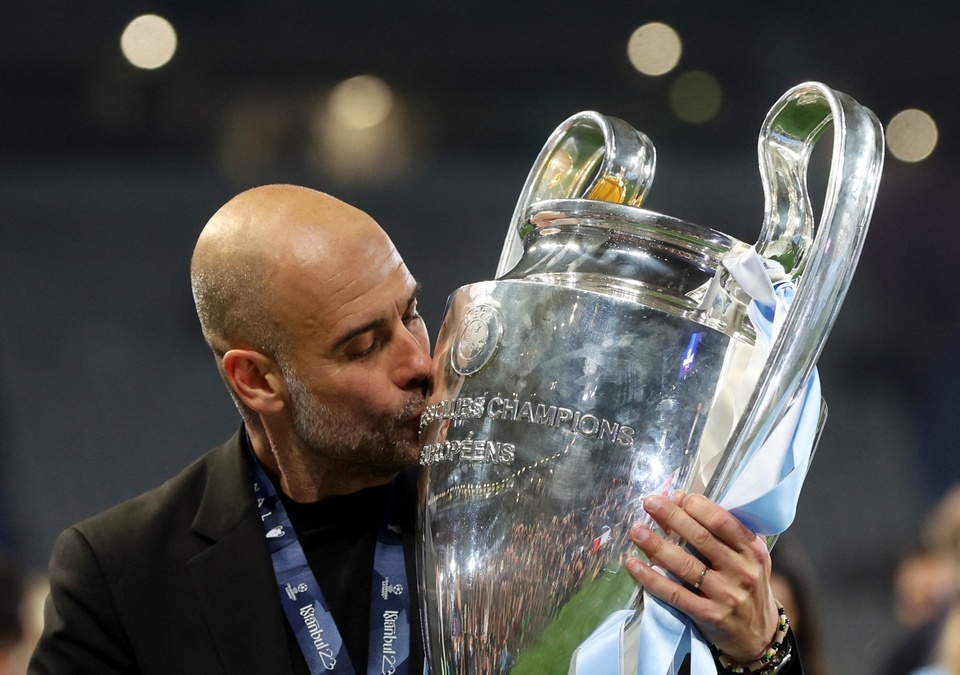 Pep Guardiola tang tien cho nhan vien Man City hinh anh