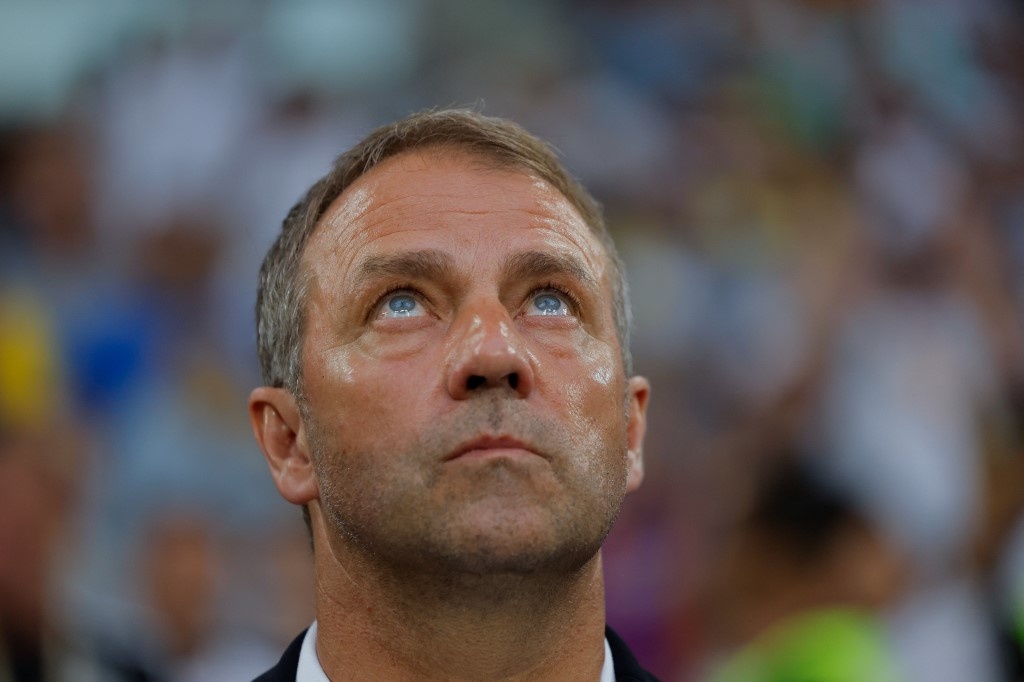 Tuyen Duc tra gia vi nhung thu nghiem bua bai cua Flick hinh anh