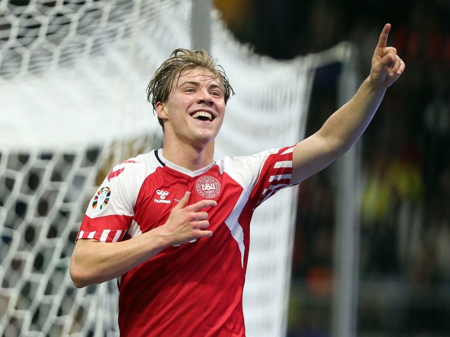 MU bi het gia khi mua tien dao 20 tuoi hinh anh