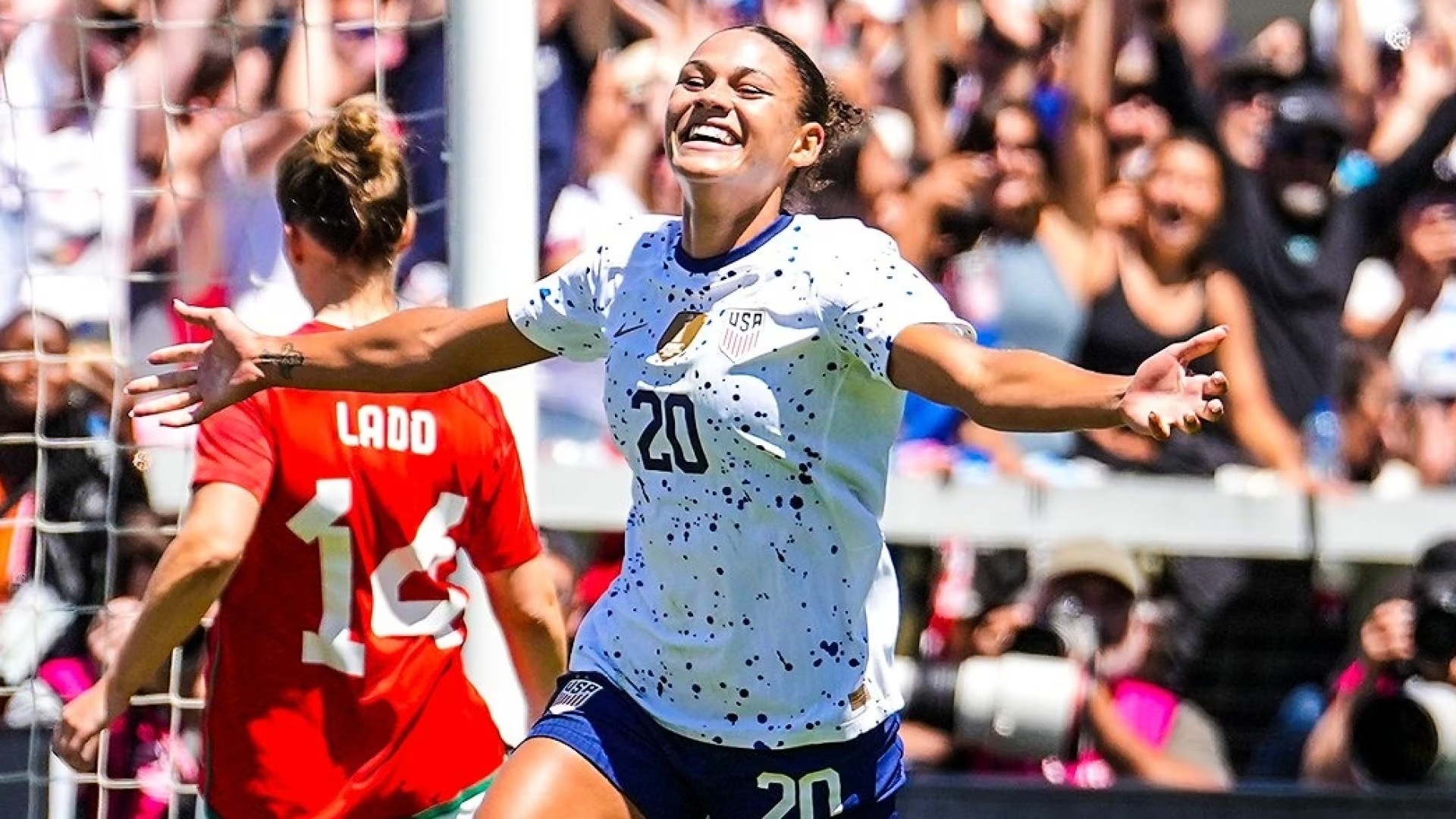 Nu cau thu 21 tuoi di vao lich su tuyen My hinh anh