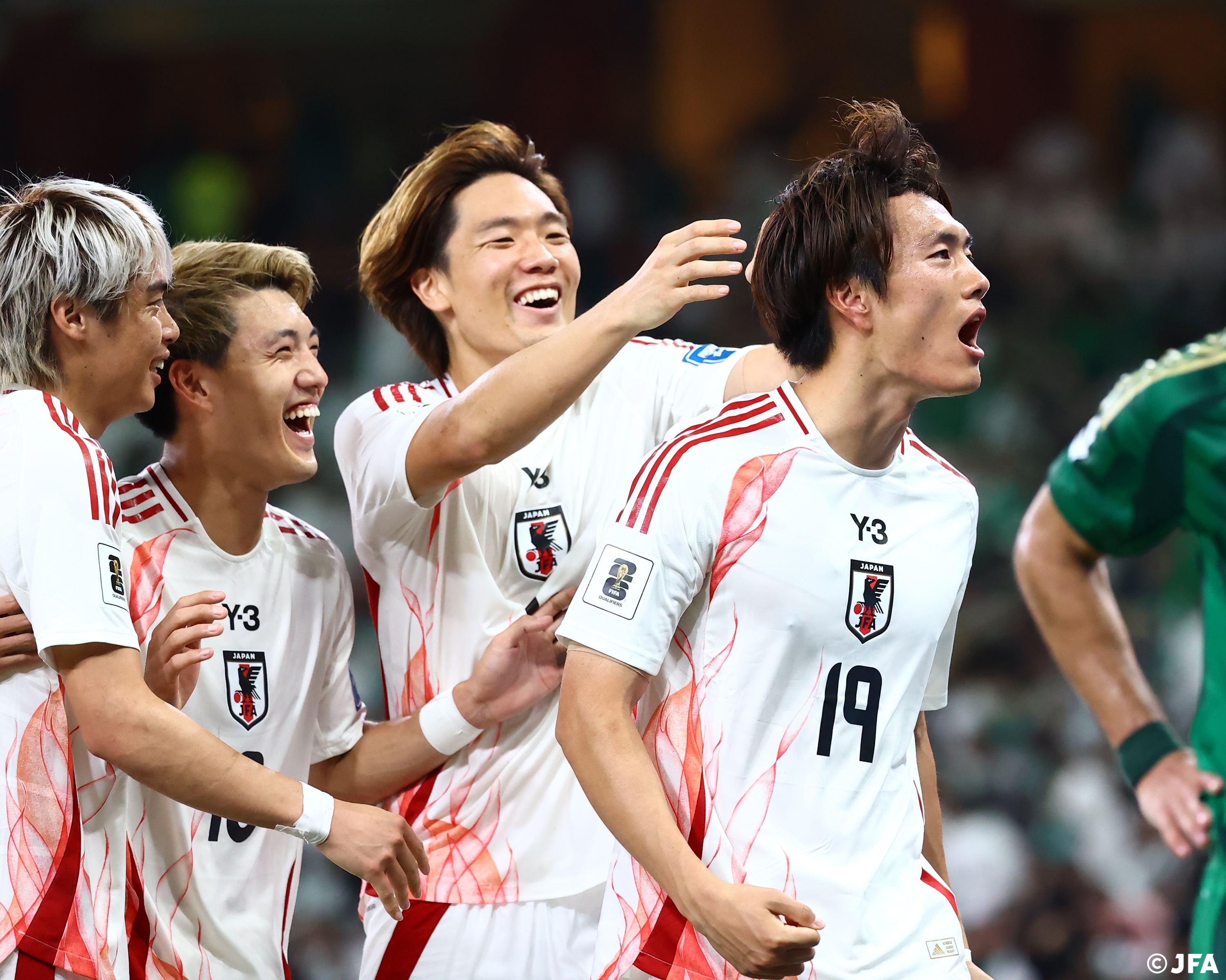 Phong do khung khiep cua tuyen Nhat Ban hinh anh