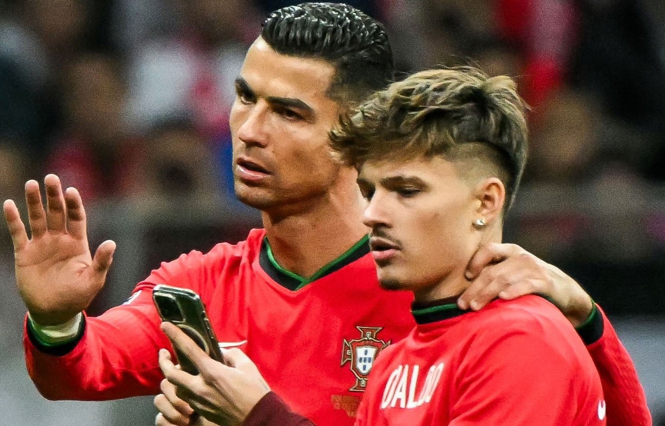 Ronaldo ngan bao ve de chup anh cung fan hinh anh