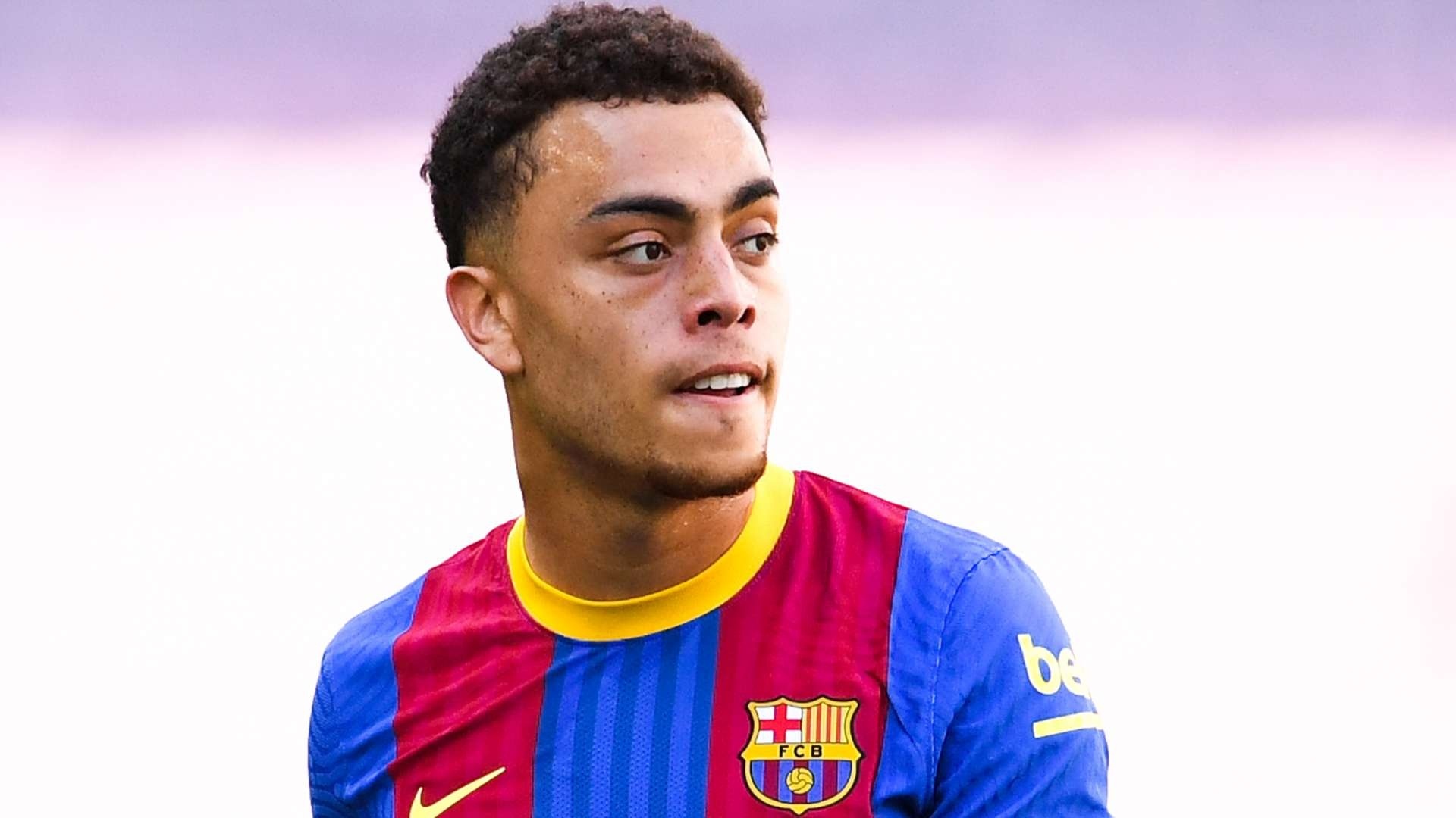 Cuu sao Barcelona to Xavi phan boi hinh anh