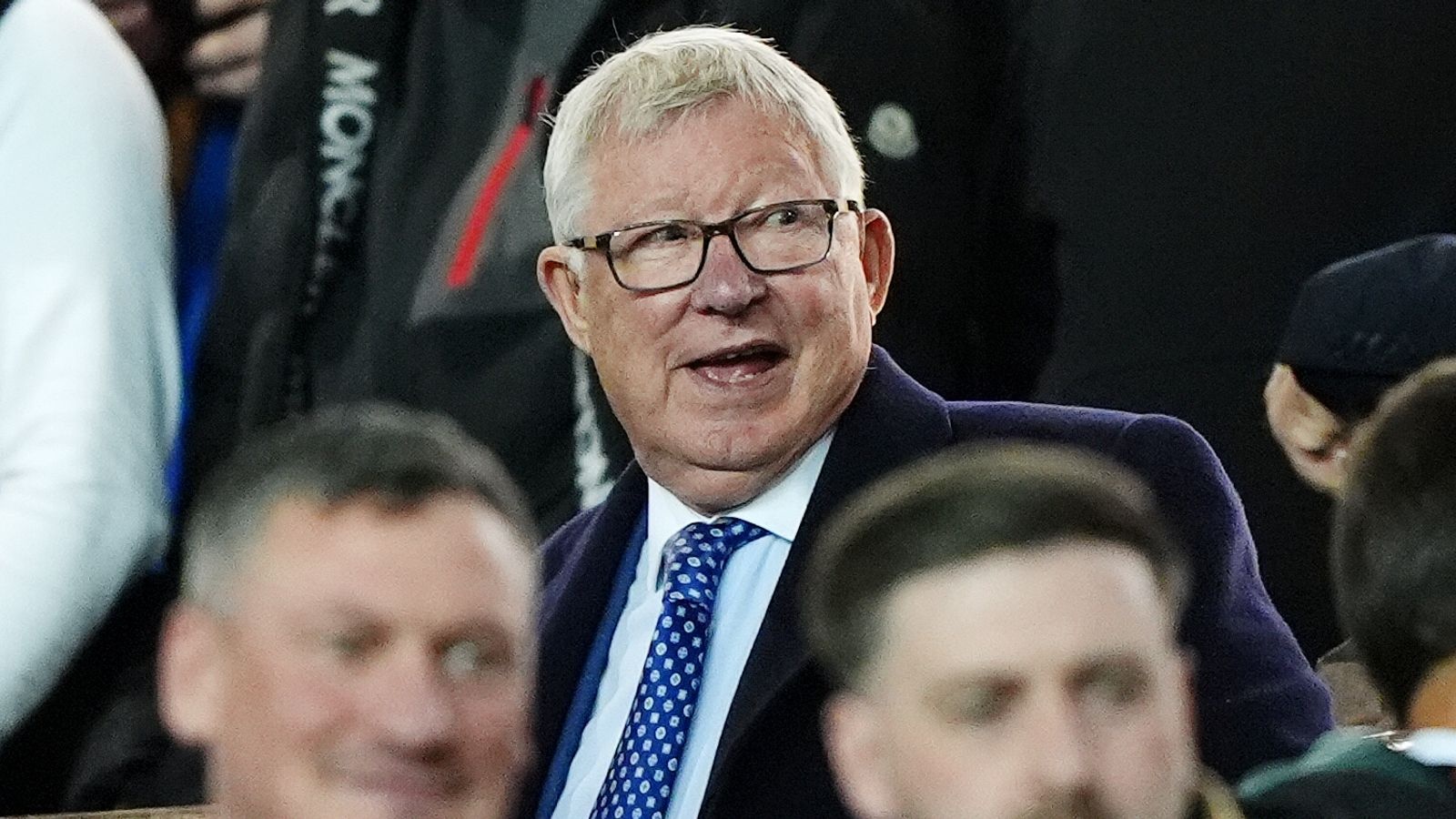Cau thu Man Utd duoc khuyen tra luong cho Sir Alex hinh anh