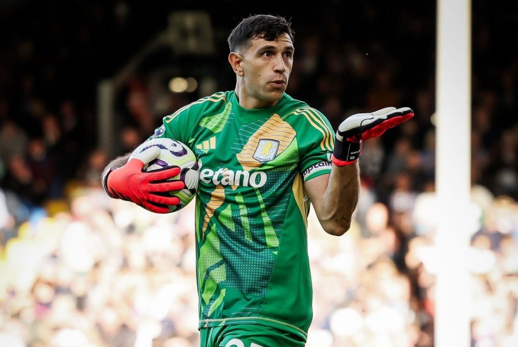 Martinez lai gay tranh cai hinh anh