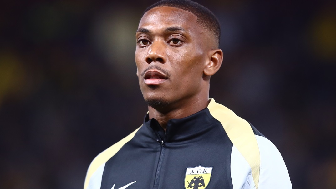 Martial ra mat mo nhat tai Hy Lap hinh anh