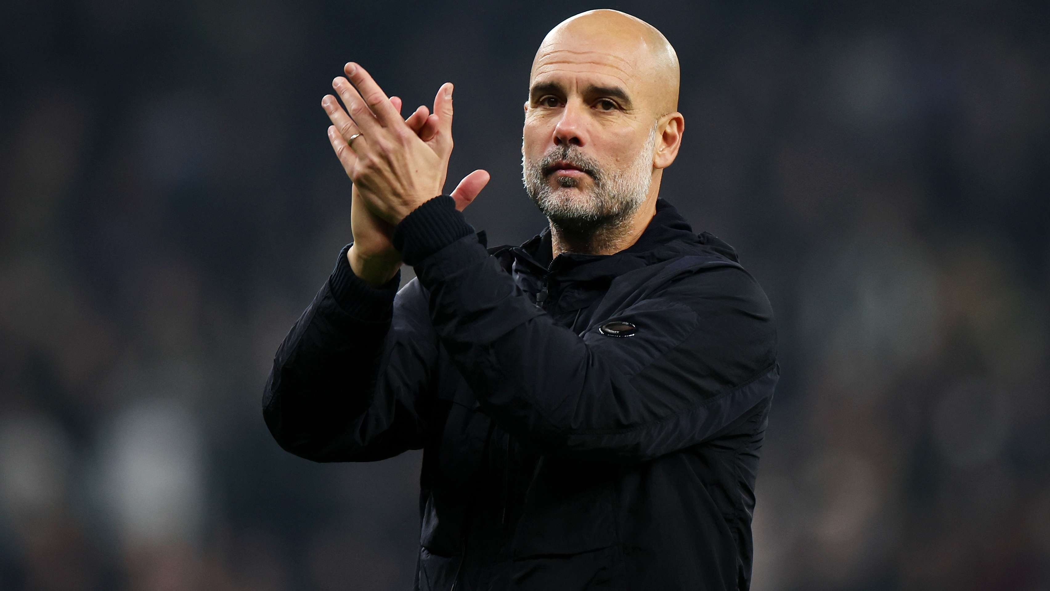 Pep Guardiola thua nhan khung hoang o Man City hinh anh