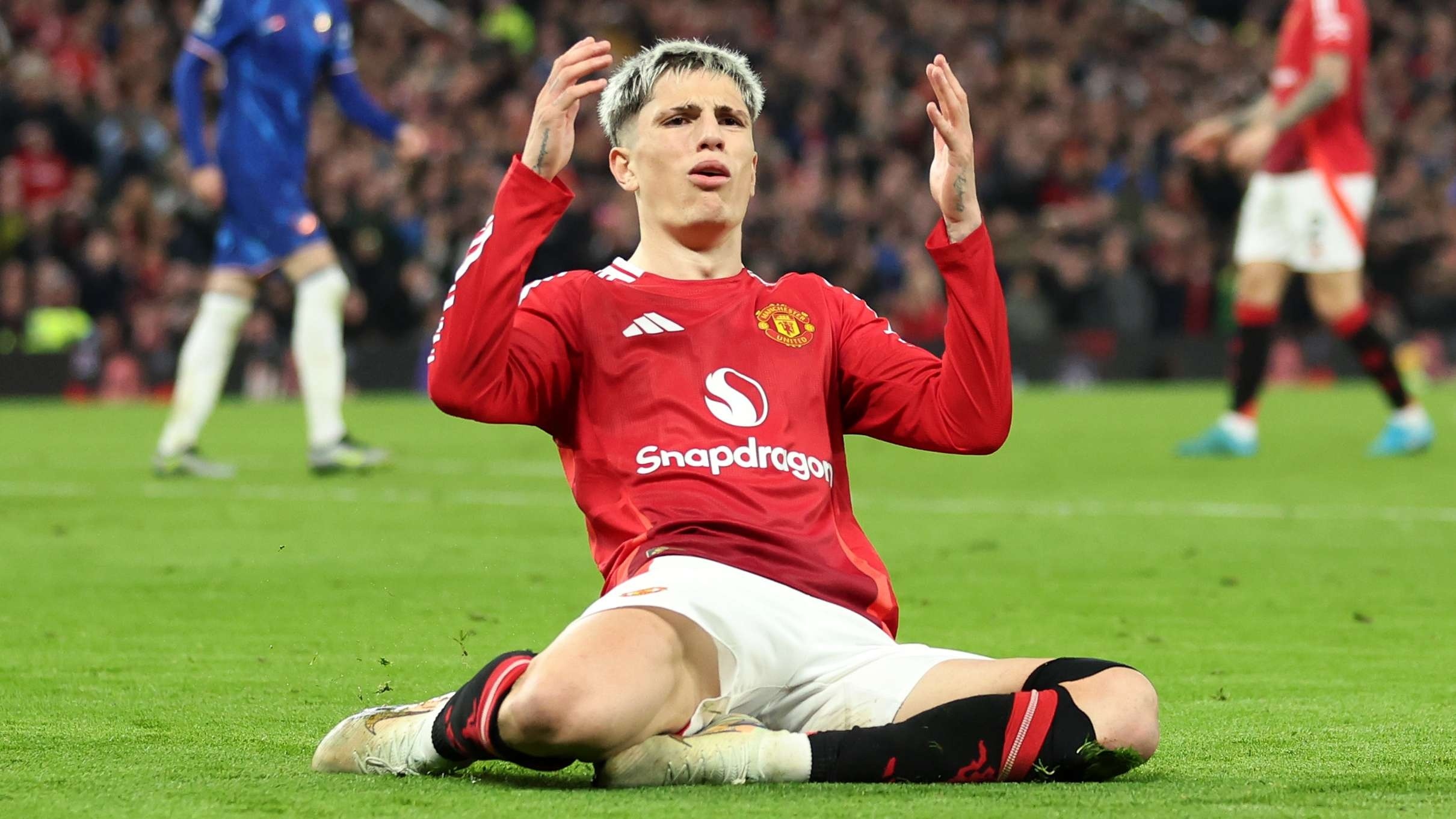 Casemiro da dung khi quat Garnacho hinh anh