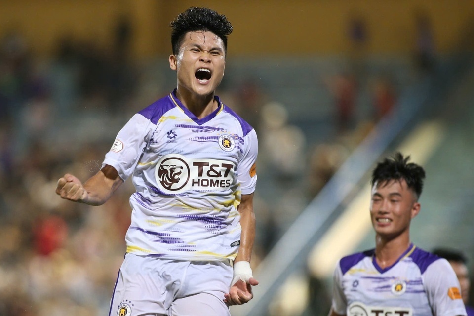 Cong Vinh: 'Bau chon Qua bong vang nam nay kho hon' hinh anh