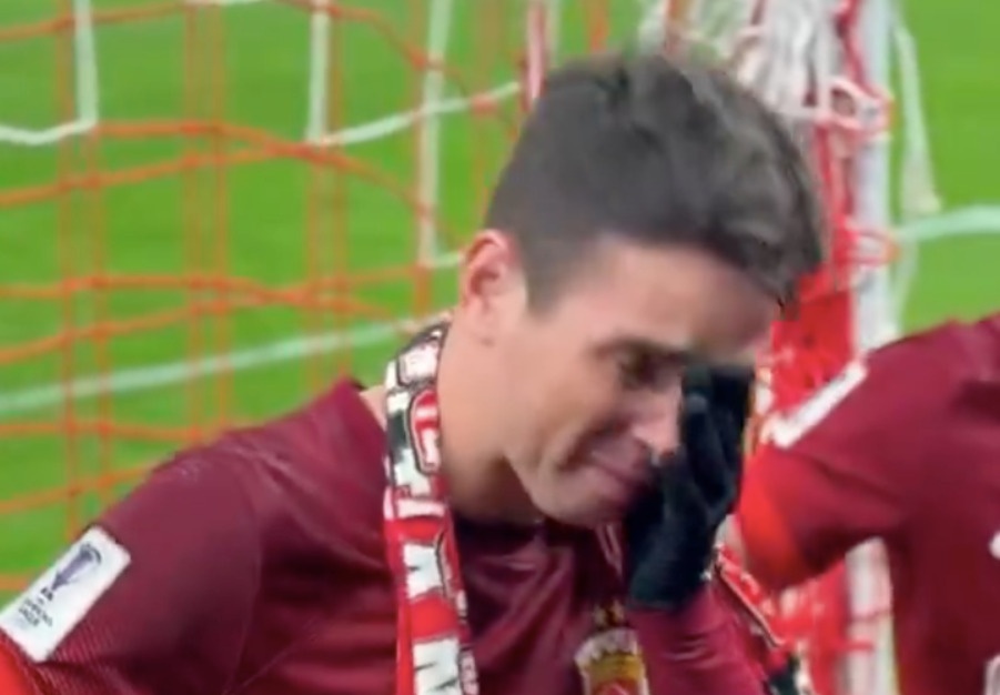 Oscar khoc trong ngay chia tay doi Trung Quoc hinh anh