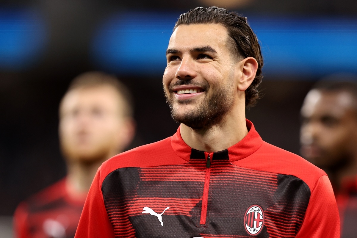 AC Milan ra gia ban Theo Hernandez cho MU hinh anh