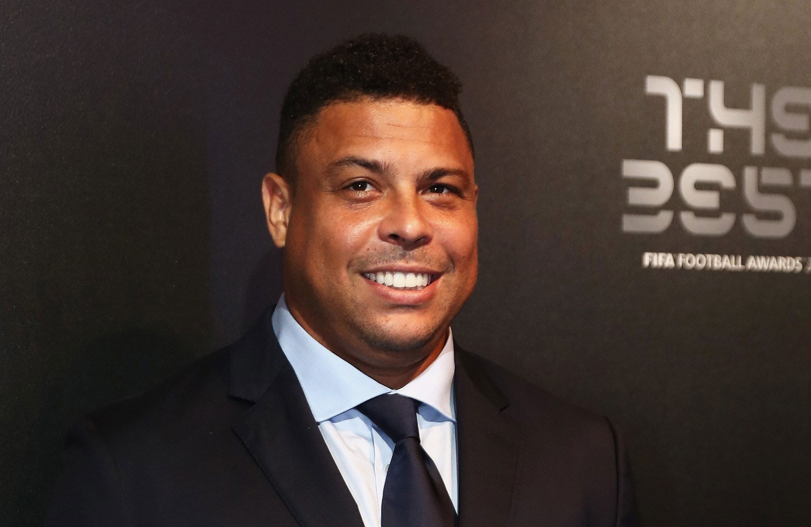 Ronaldo 'beo' tranh cu ghe Chu tich LDBD Brazil hinh anh