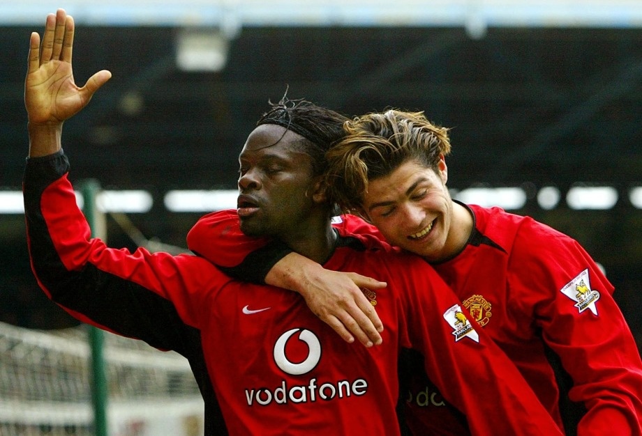 Saha: 'Ronaldo khong hai long neu ghi ban ngang Messi' hinh anh