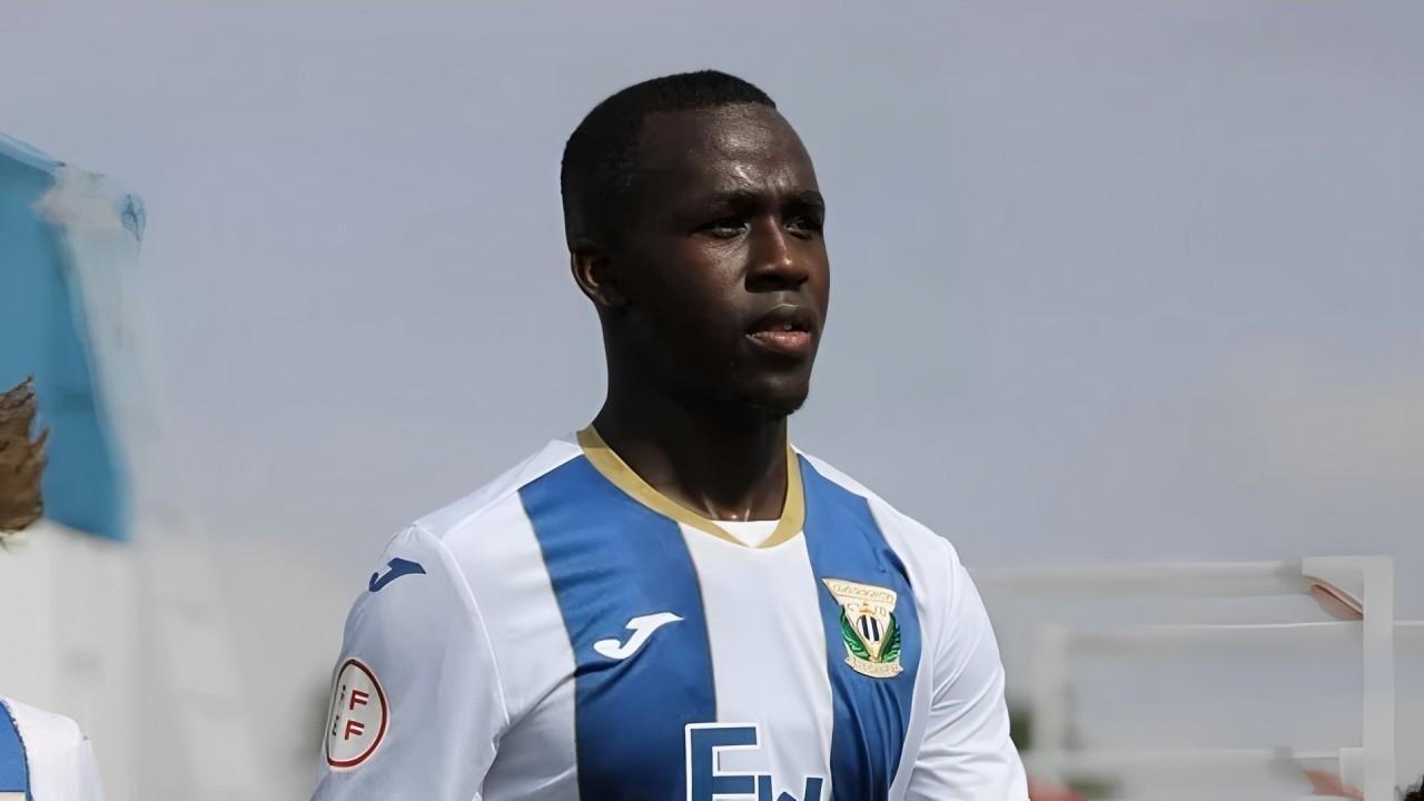 Real Madrid chieu mo trung ve 18 tuoi hinh anh