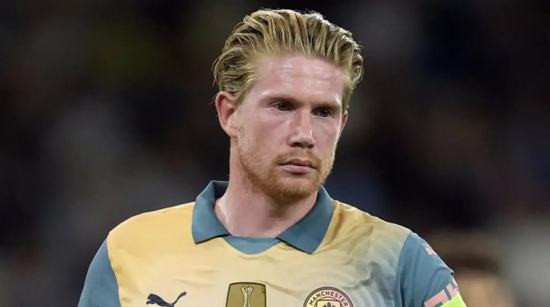 Cau thu Man City bi bat ngu lai san tap hinh anh