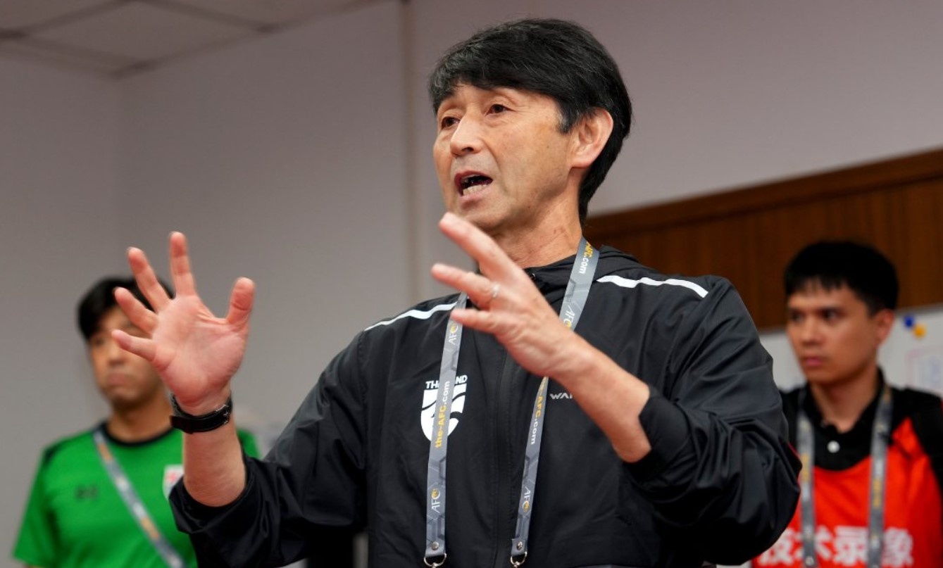 HLV Thai Lan xin loi sau tran thua lich su truoc Philippines hinh anh