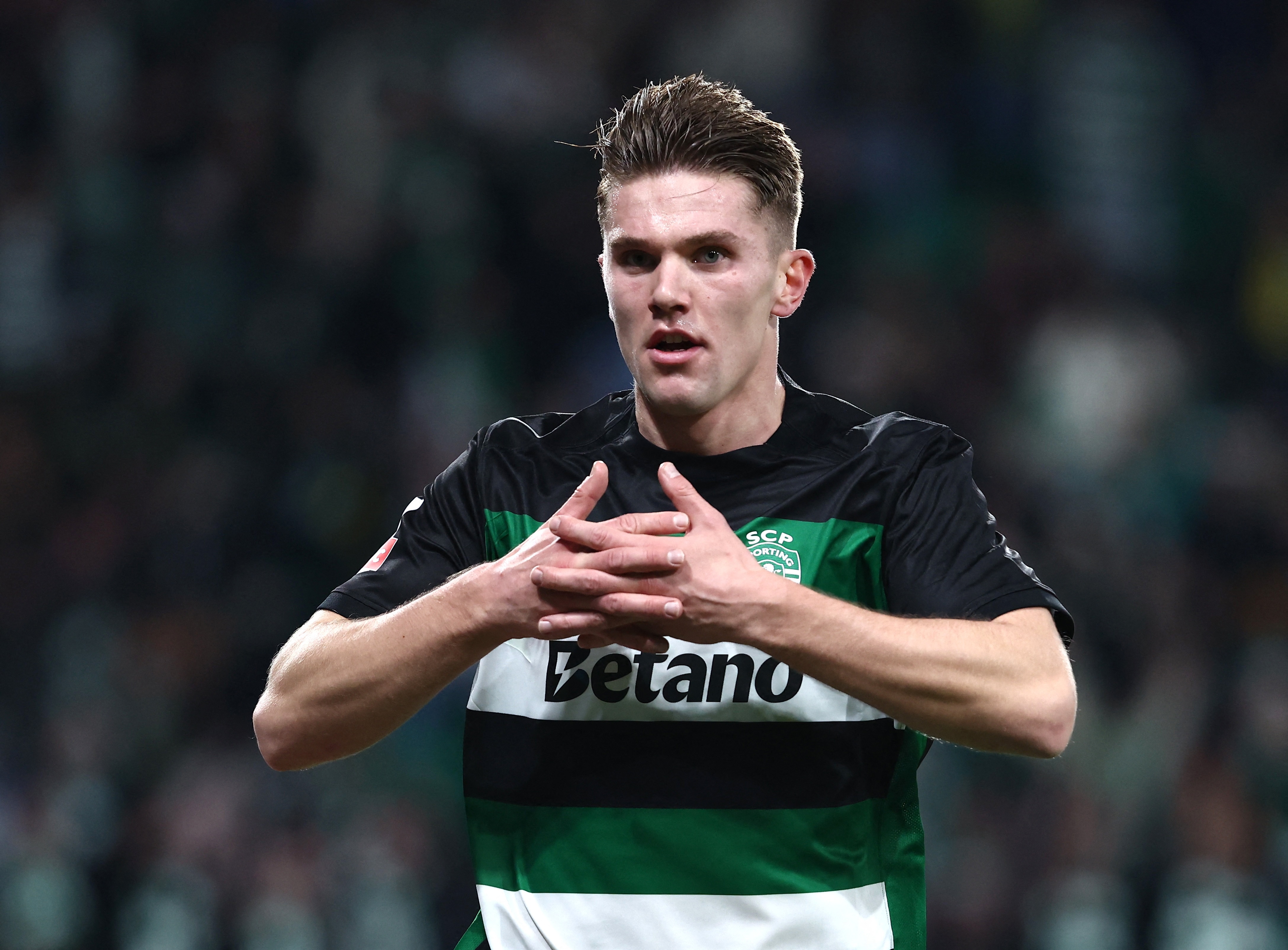 MU phai chi so tien khong lo cho Gyokeres hinh anh