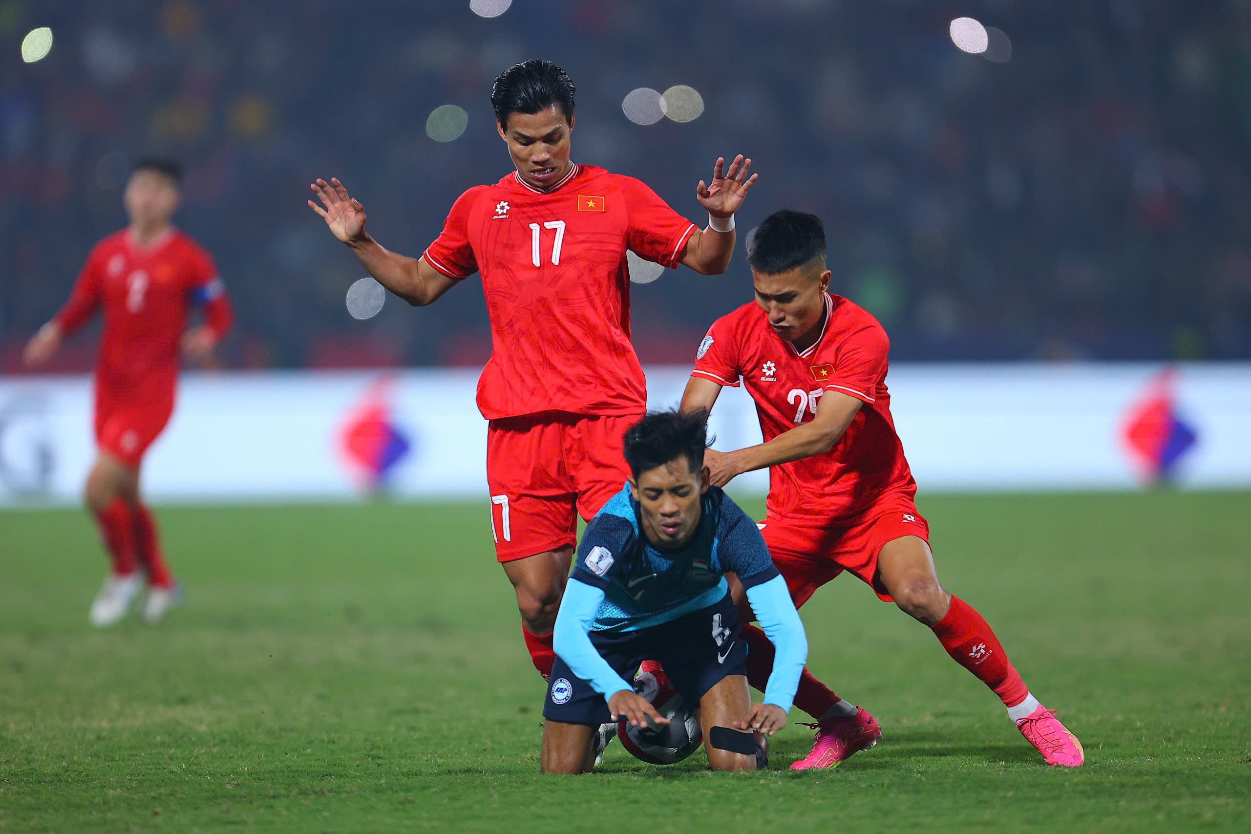 Truyen thong Singapore that vong voi VAR hinh anh