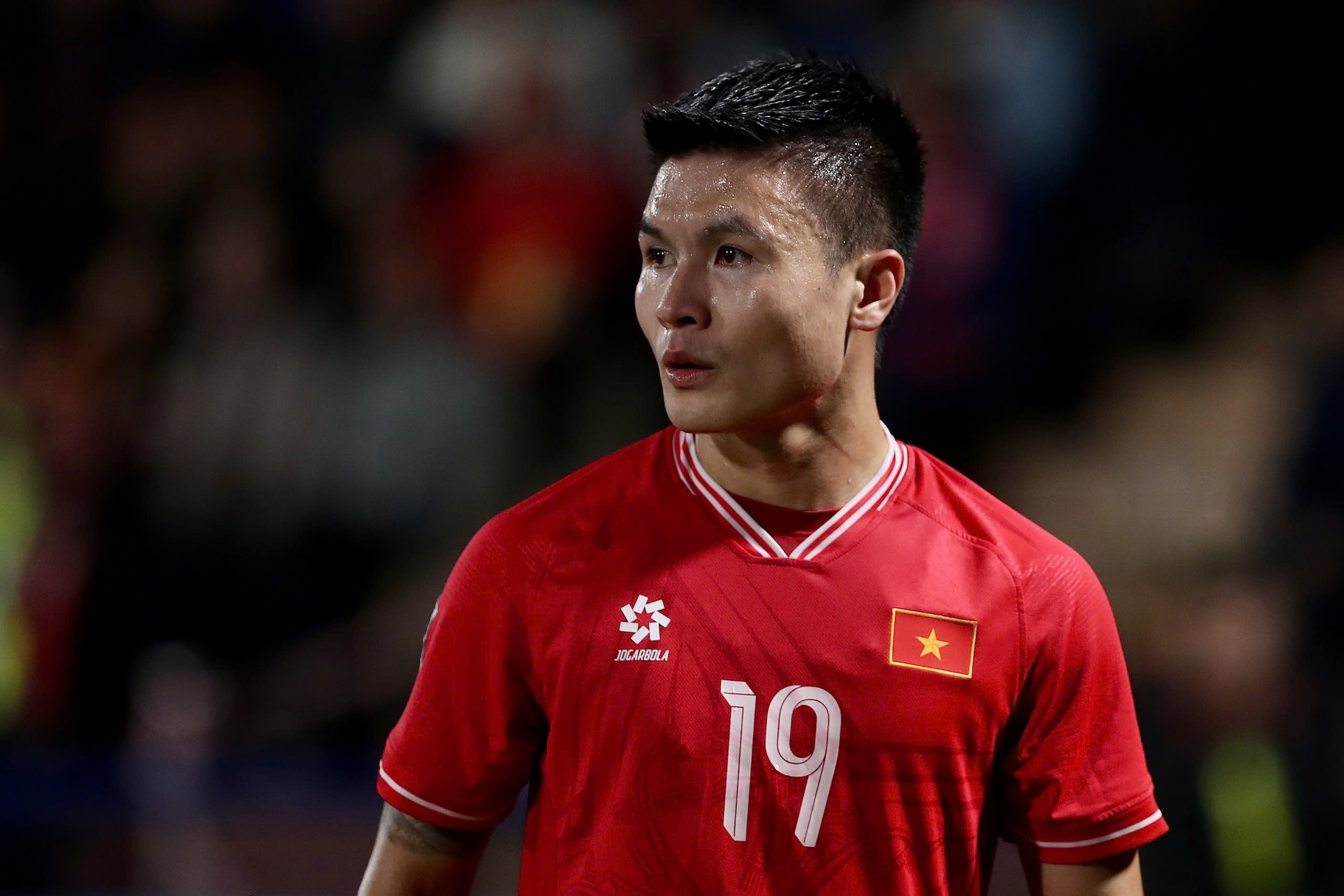 Cau thu Viet Nam dat gia co nao so voi Thai Lan hinh anh