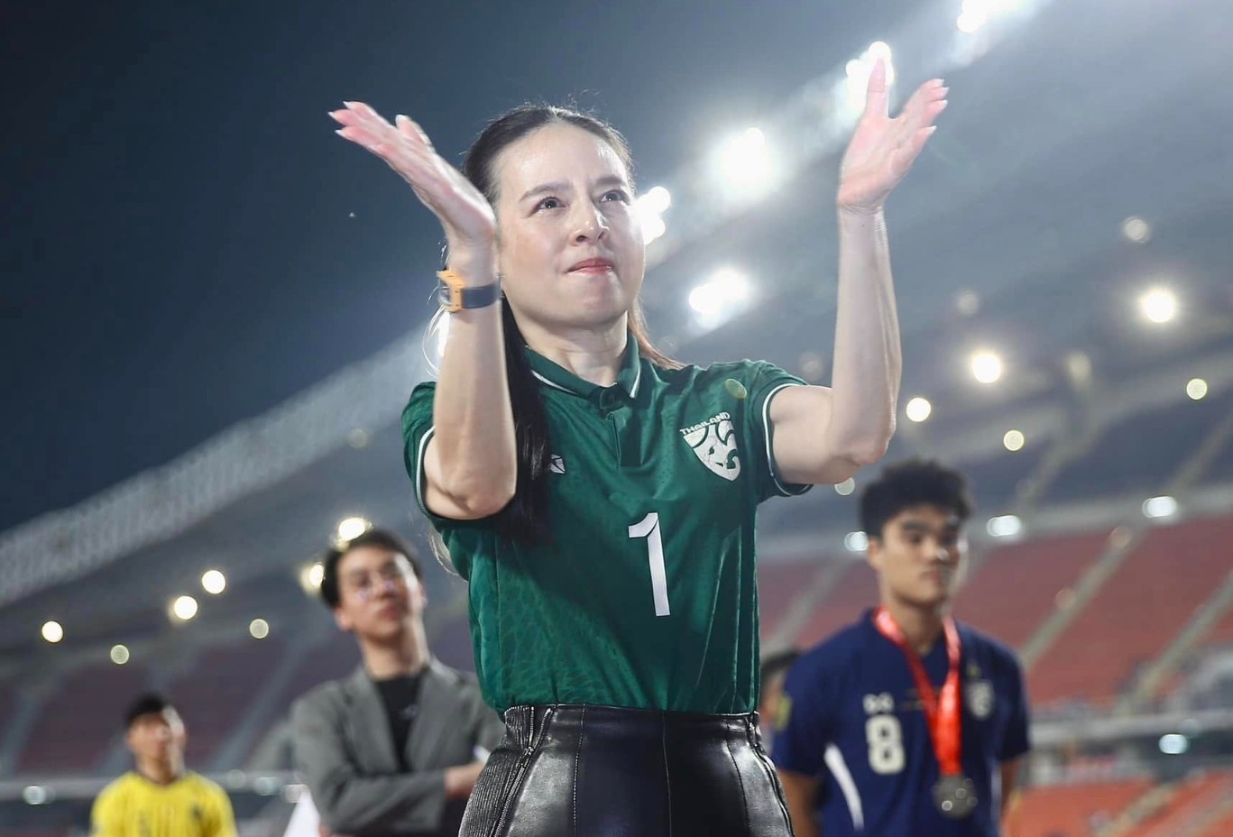 Madam Pang muon tang cau thu nhap tich cho tuyen Thai Lan hinh anh