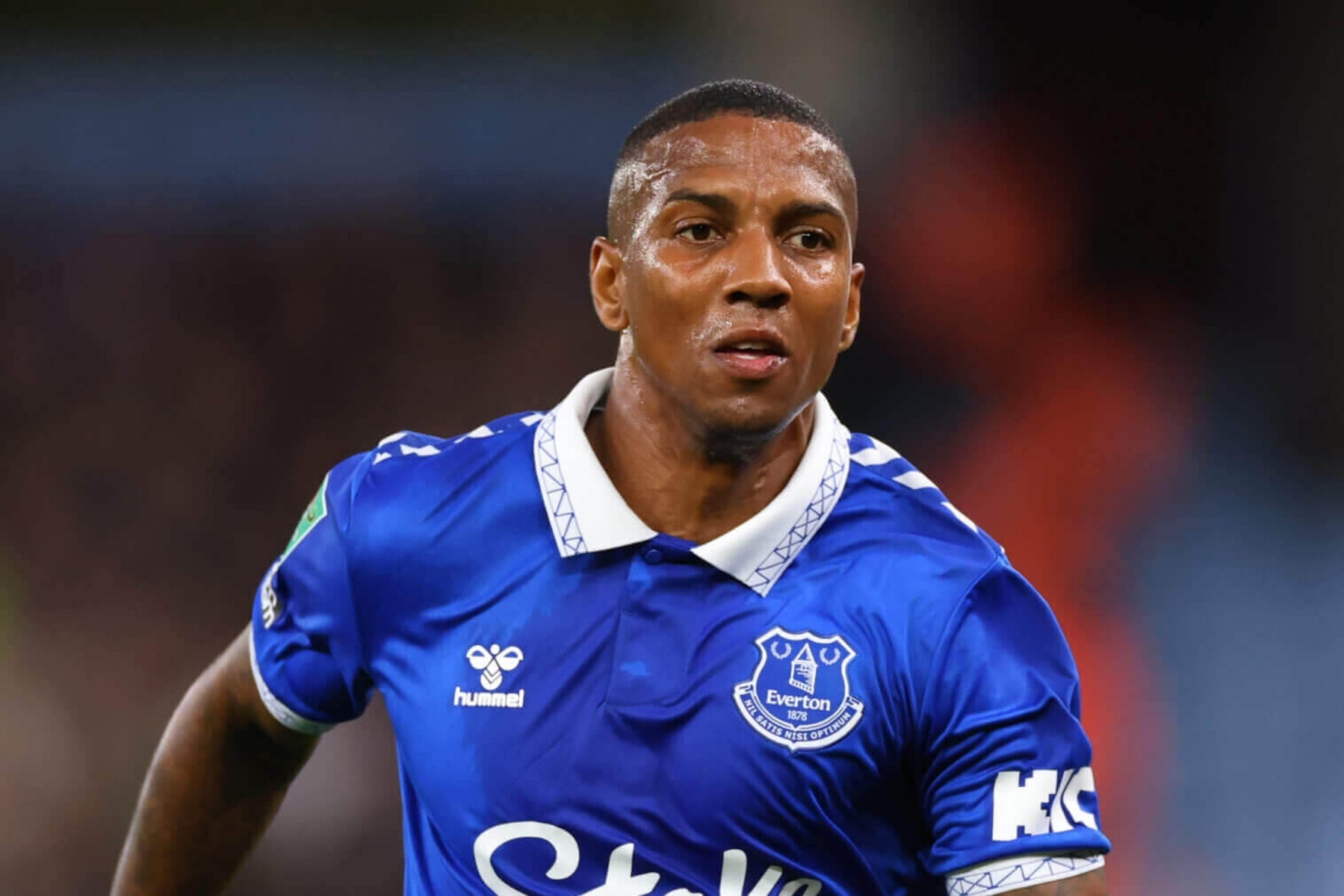 Gia dinh Ashley Young sap tao nen tran dau lich su hinh anh