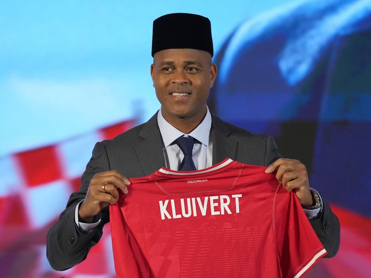 HLV Kluivert ra tieu chuan khat khe o tuyen Indonesia hinh anh