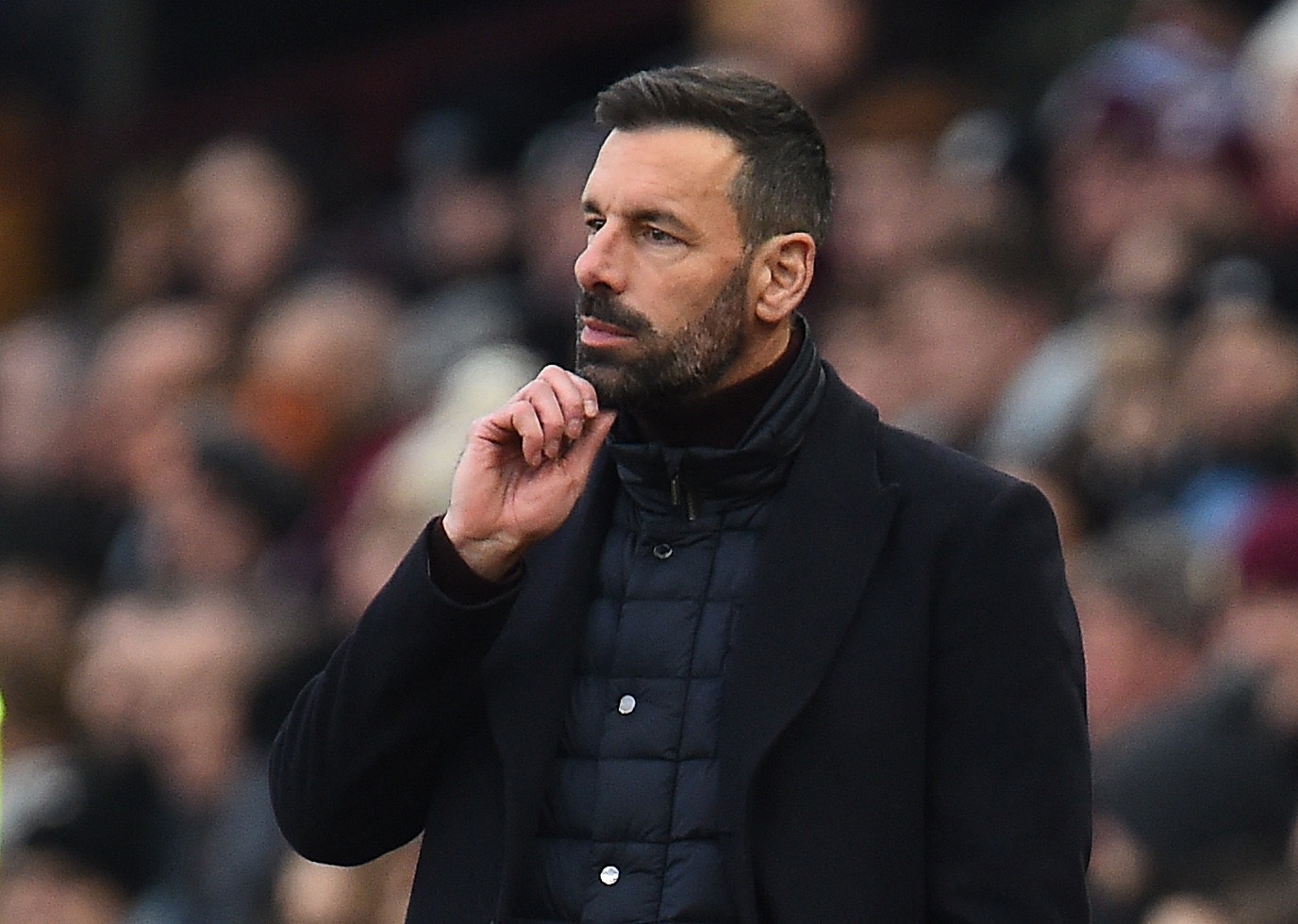 Van Nistelrooy bi CDV Leicester quay lung hinh anh