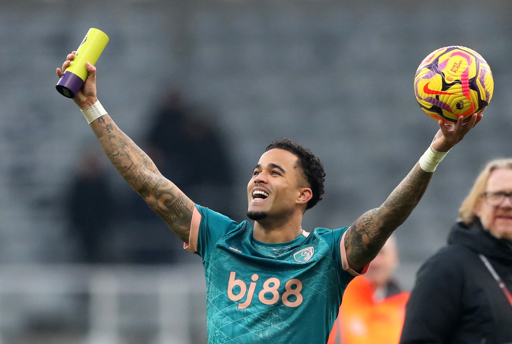 Con trai huyen thoai Kluivert di vao lich su hinh anh