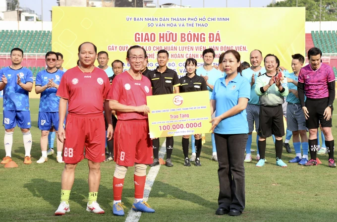 Hon 500 trieu dong ho tro van dong vien, van nghe si kho khan hinh anh