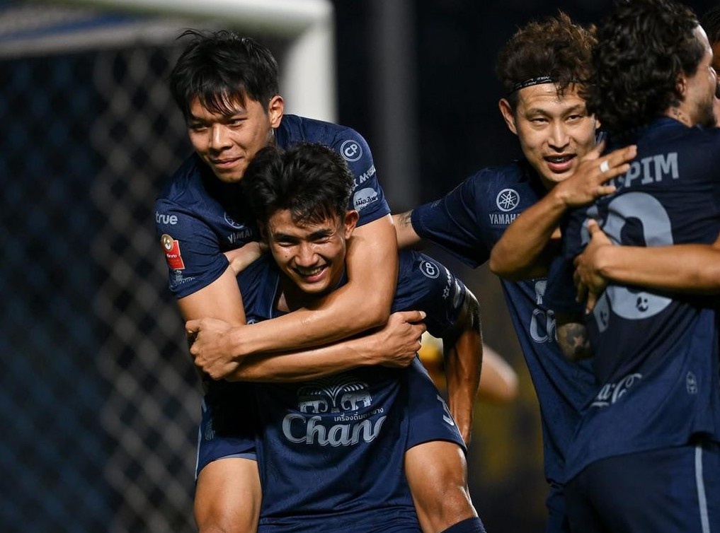 CLB hang dau Thai Lan ghi 17 ban trong 2 tran hinh anh