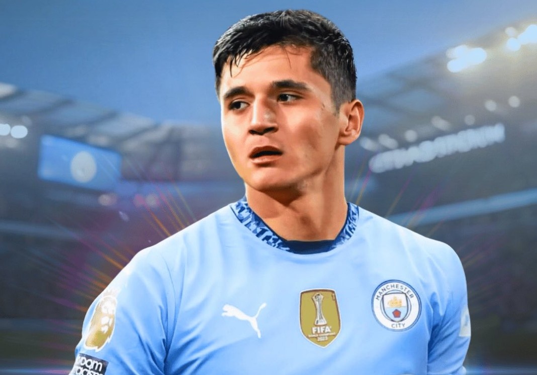 Tan binh Man City di vao lich su hinh anh