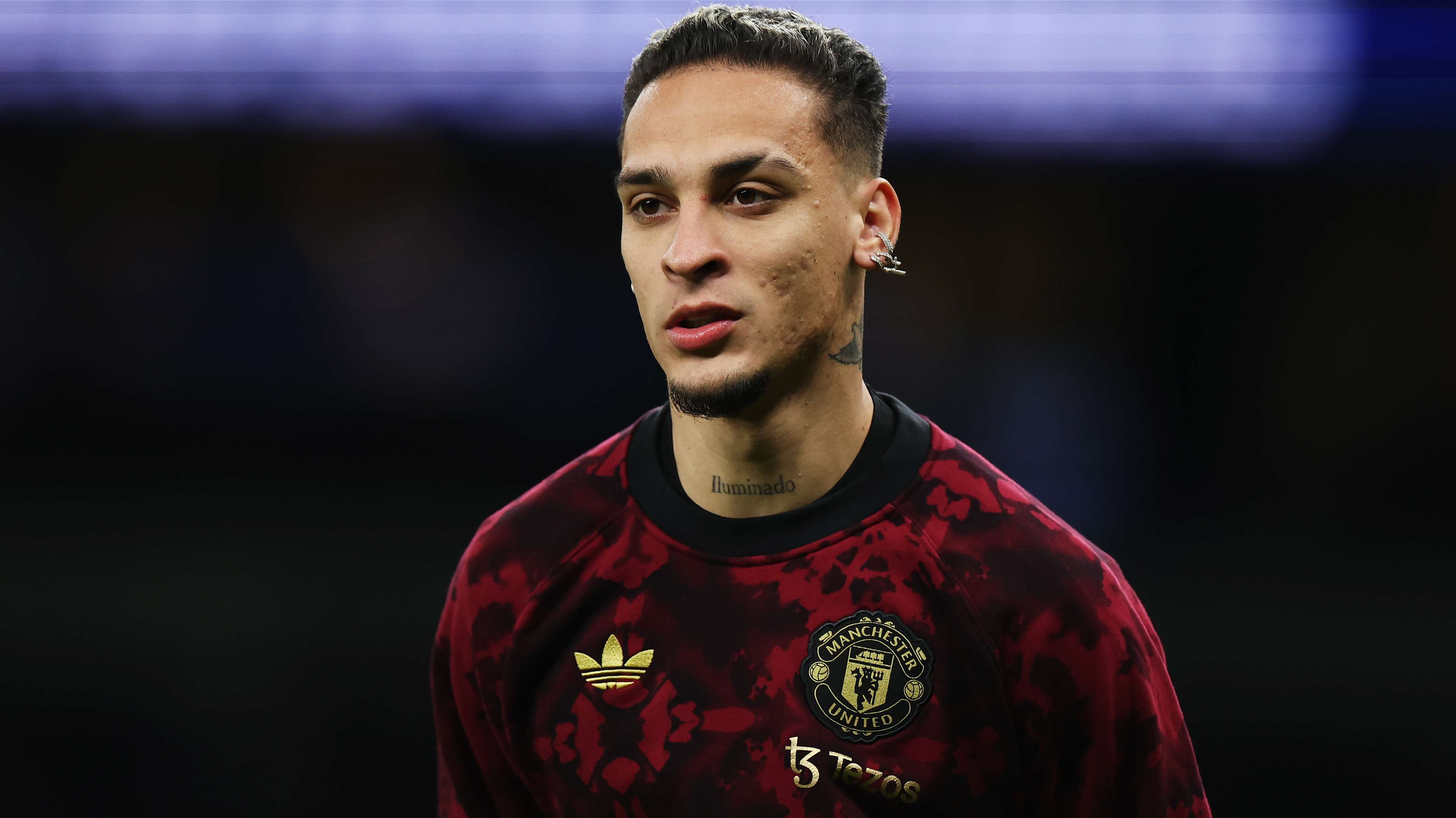 MU tiet kiem bon tien trong vu Antony hinh anh