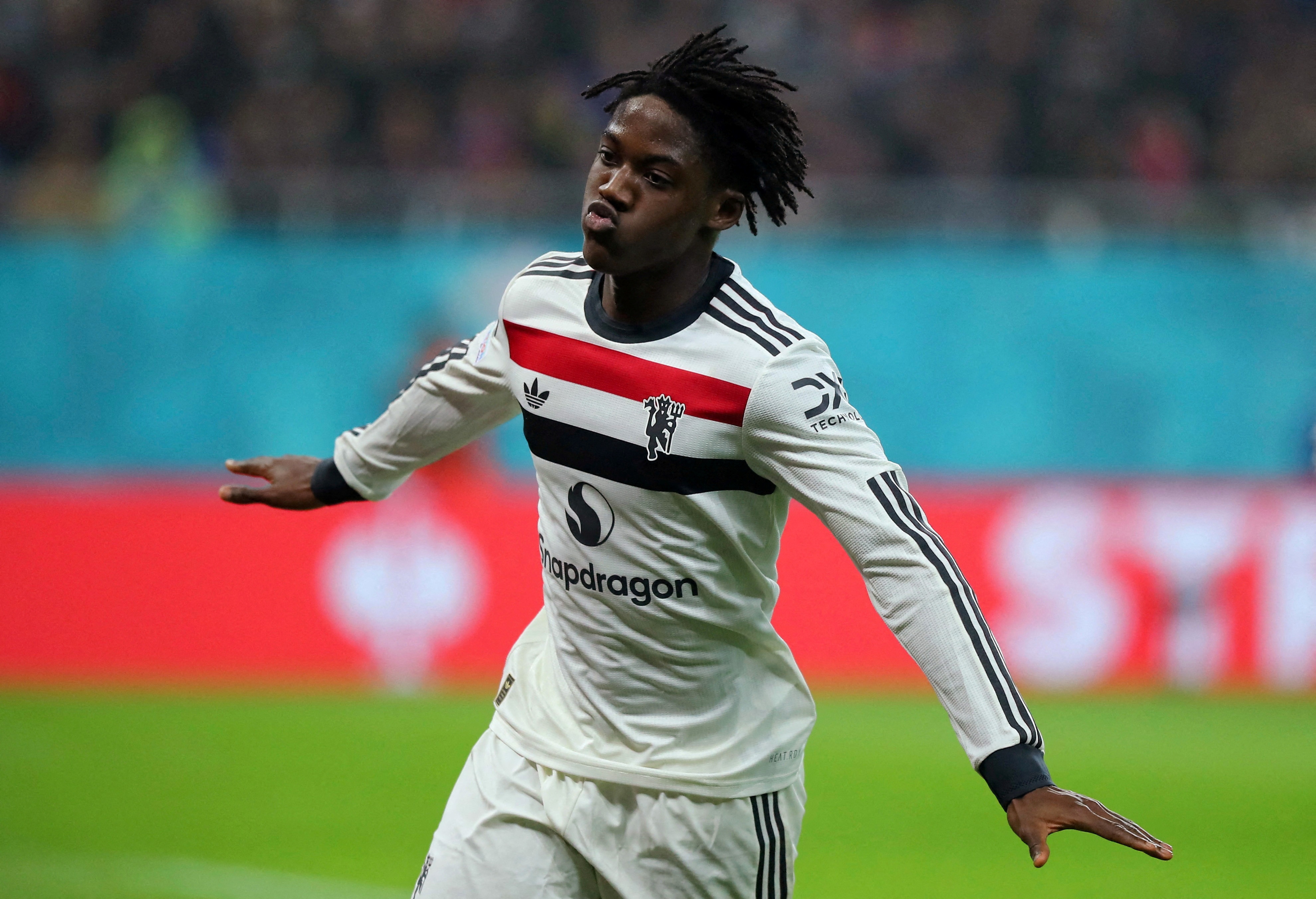 Mainoo gay bat ngo o vai tro moi hinh anh