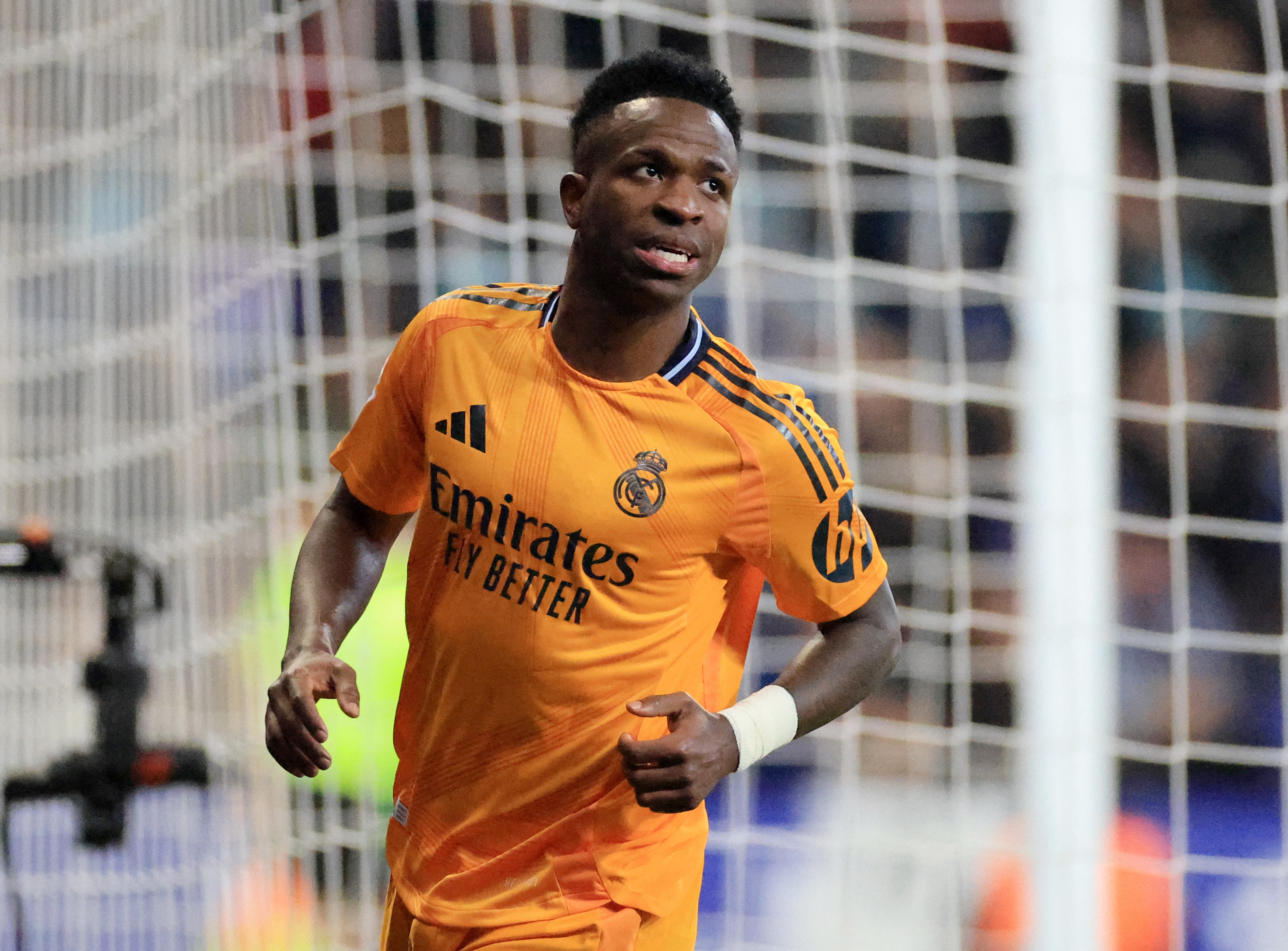 Vinicius tu choi gia han voi Real Madrid hinh anh