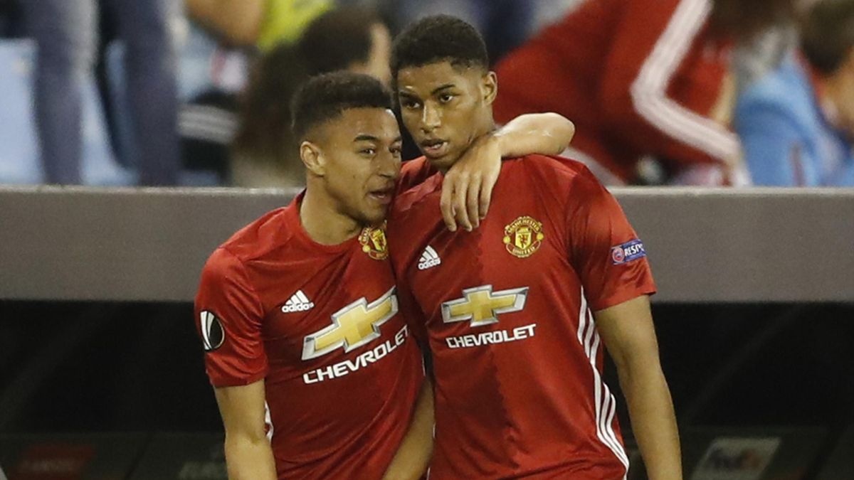 Lingard benh vuc Rashford, Pogba hinh anh