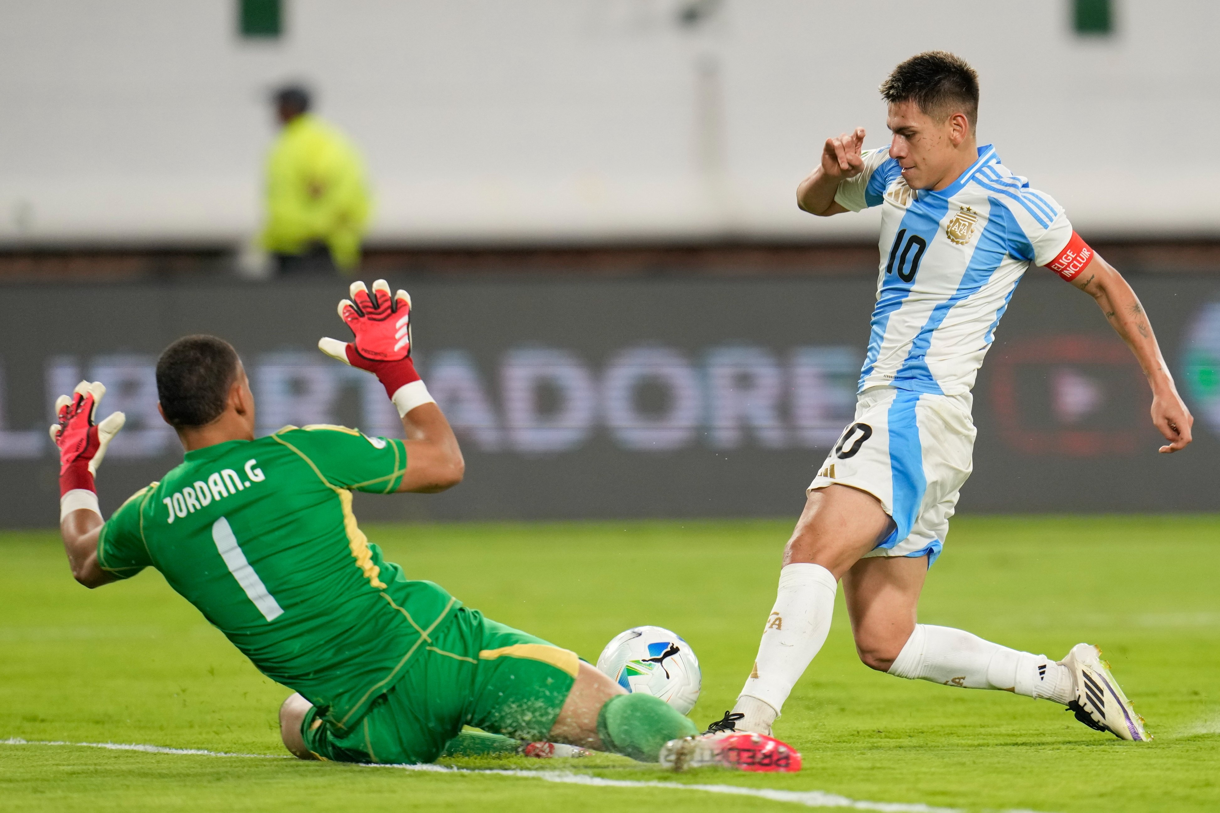 Echeverri ảnh 1 Echeverri anh 1