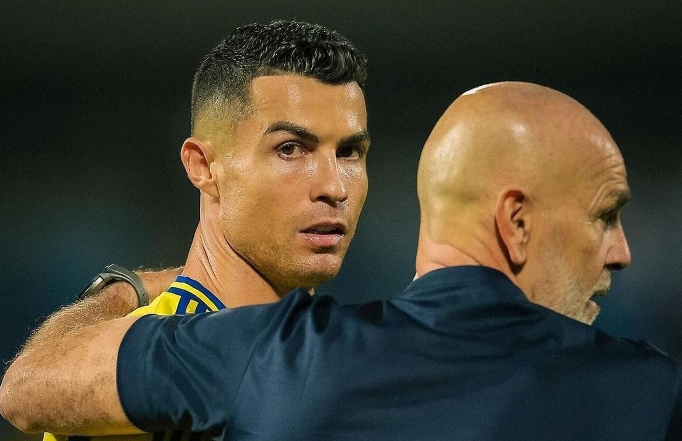 HLV Al Nassr hoi y kien Ronaldo de thay nguoi hinh anh