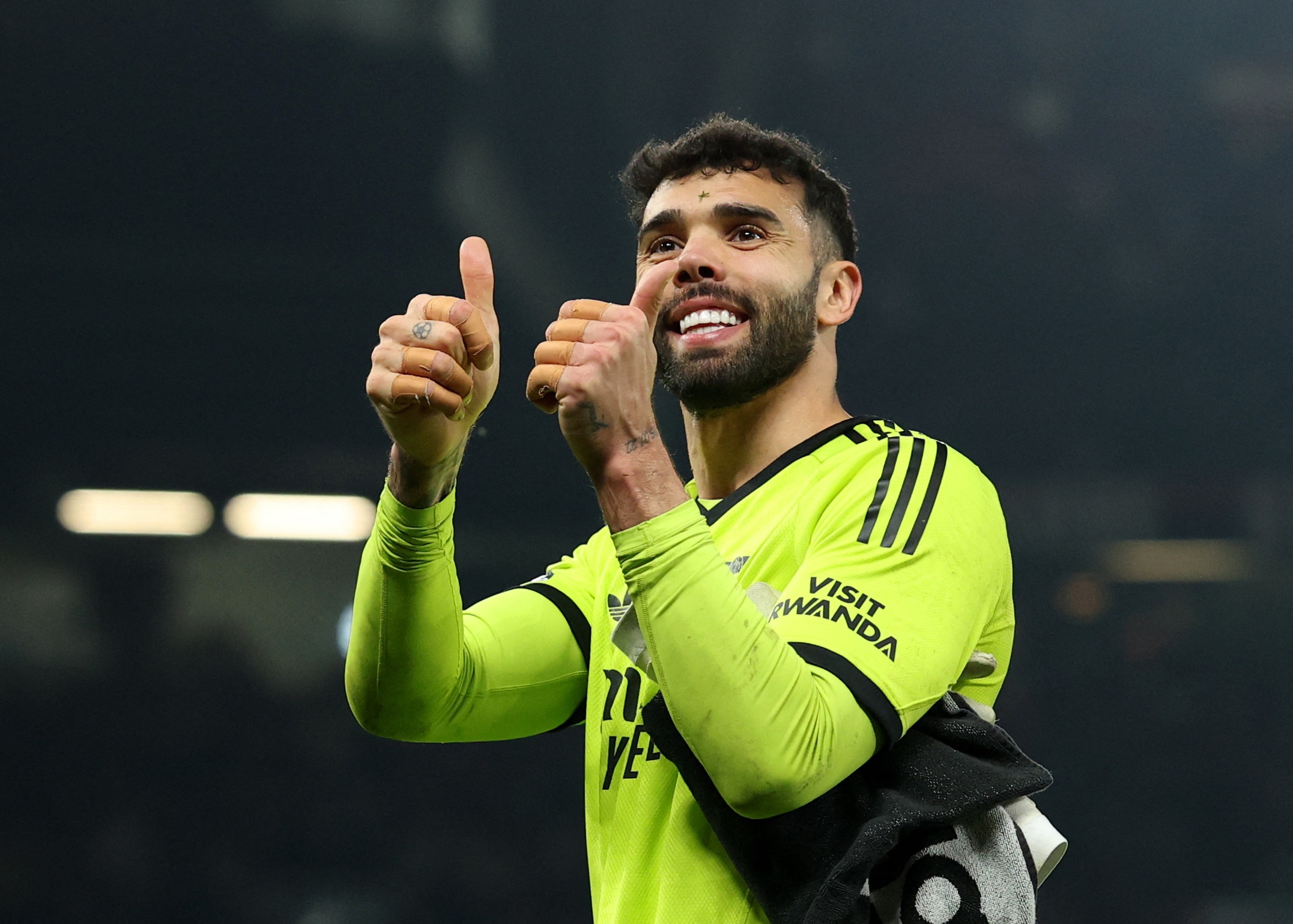 Phut xuat than cua thu mon Arsenal hinh anh