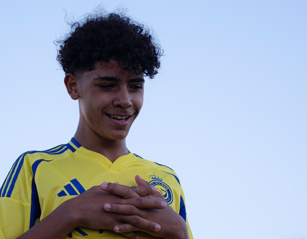 Con trai Ronaldo gay chu y hinh anh